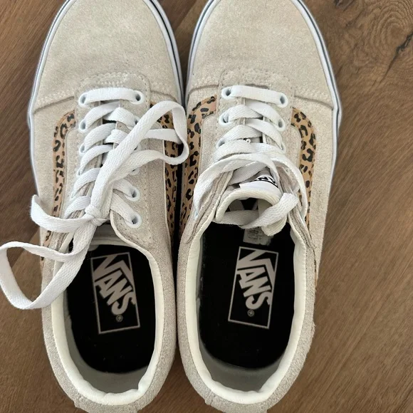 VANS Old Skool Cream Suede and Leopard Print Skate Sneakers Shoes Women’s Sz 7.5 - Picture 2 of 8